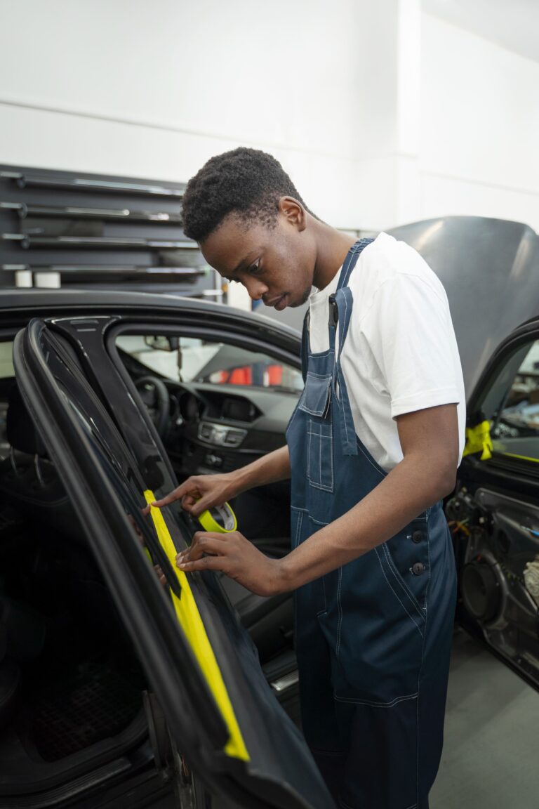 auto-service-salon-doign-car-wrapping